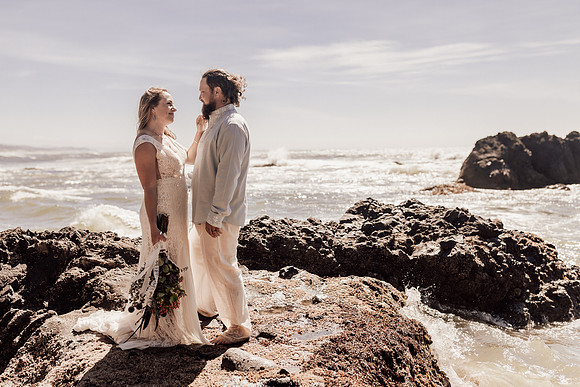 Ty-Sandy-lincoln-city-oregon-roads-end-elopement-photographer-0058