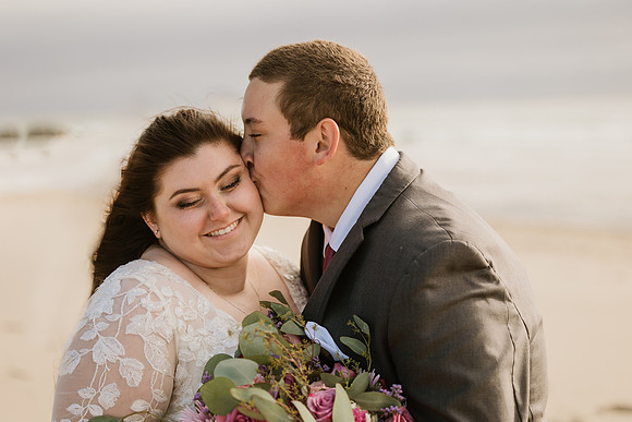 Colton-Kali-Chinook-Winds-Casino-Wedding-Photos-9584