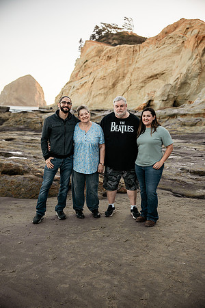 Cape-Kiwanda-Oregon-Family-Photos-2025 (28 of 65)