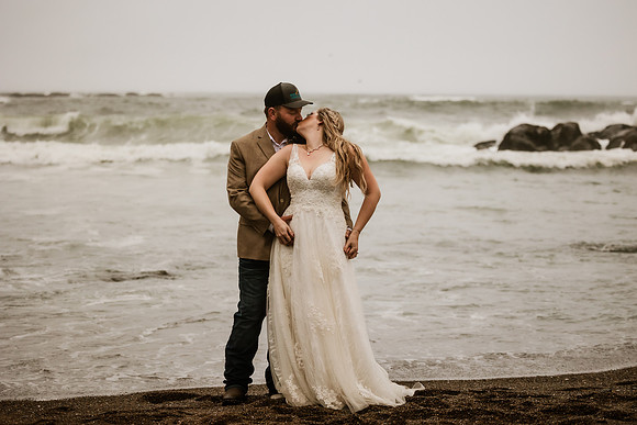 Tyler-Riley-Gold-Beach-Wedding-Photos-5273-4968