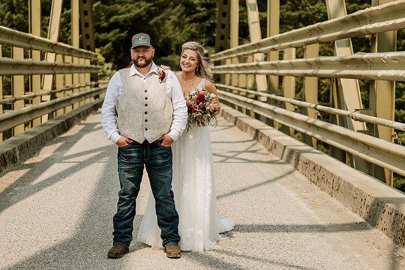 Tyler-Riley-Gold-Beach-Wedding-Photos-5273-7360