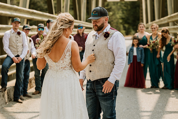 Tyler-Riley-Gold-Beach-Wedding-Photos-5273-7381