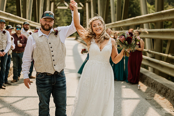 Tyler-Riley-Gold-Beach-Wedding-Photos-5273-7395