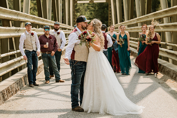 Tyler-Riley-Gold-Beach-Wedding-Photos-5273-7427