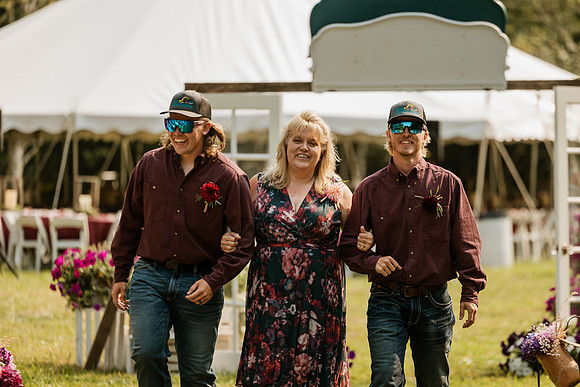 Tyler-Riley-Gold-Beach-Wedding-Photos-5273-7901