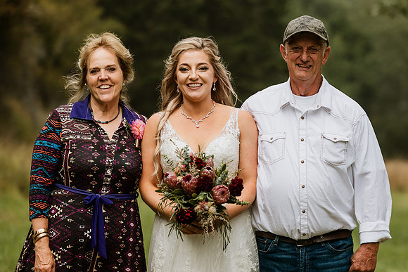 Tyler-Riley-Gold-Beach-Wedding-Photos-5273-8509