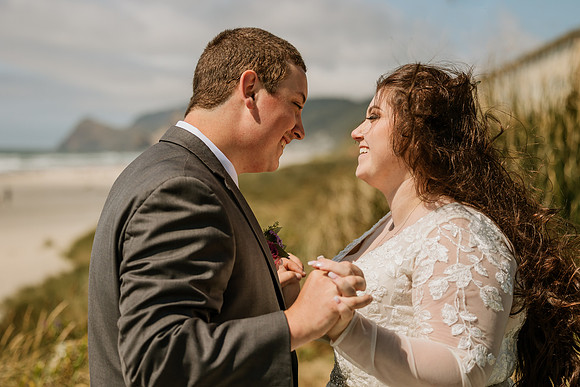 Colton-Kali-Chinook-Winds-Casino-Wedding-Photos-8777