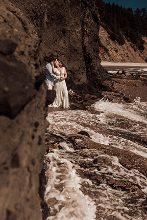 Ty-Sandy-lincoln-city-oregon-roads-end-elopement-photographer-2-8