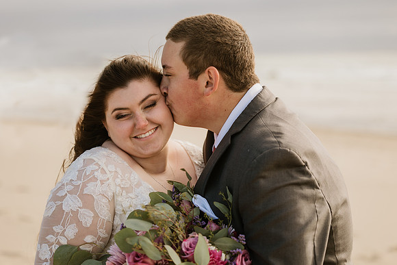 Colton-Kali-Chinook-Winds-Casino-Wedding-Photos-9588