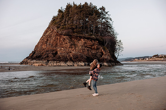 cole-madison-proposal-rock-oregon-enagement-neskowin-photos (9 of 60)