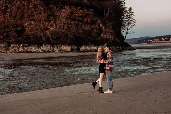 cole-madison-proposal-rock-oregon-enagement-neskowin-photos (10 of 60)