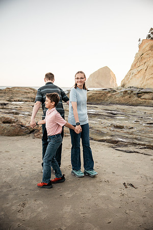 Cape-Kiwanda-Oregon-Family-Photos-2025 (16 of 65)