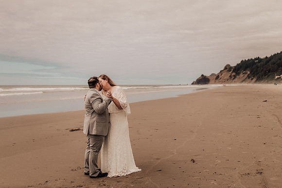 Jordan-Lainey-Roads-End-lincoln-City-oregon-airbnb-Elopement-photos-67