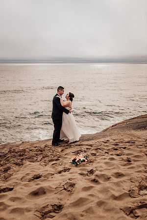 Carissa-Dustin-cape-kiwanda-oregon-elopement-photo-46