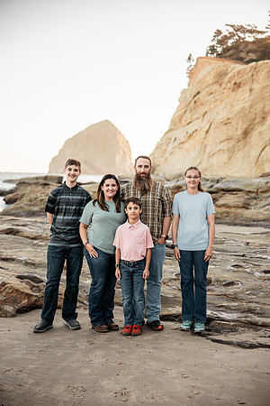 Cape-Kiwanda-Oregon-Family-Photos-2025 (2 of 65)