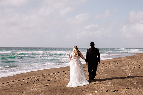 Darrick-Hillary-Gleneden-Oregon-Beach-Elopement-Photos