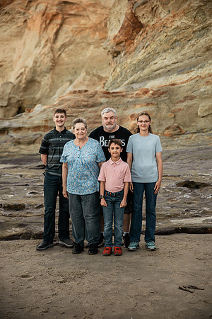 Cape-Kiwanda-Oregon-Family-Photos-2025 (18 of 65)
