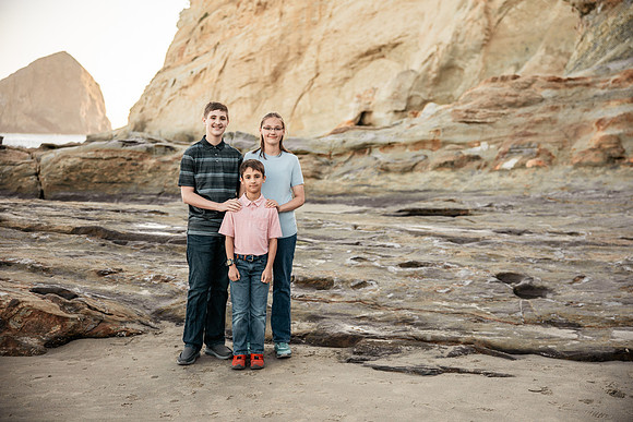 Cape-Kiwanda-Oregon-Family-Photos-2025 (5 of 65)