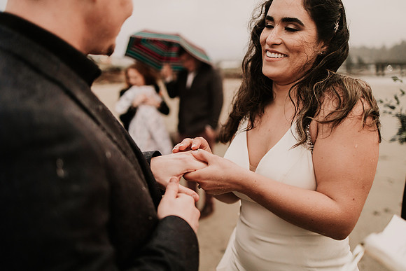 Nicholas-Christina-Salmonberry-Inn-Lincoln-City-Oregon-Elopement-Photos-8591