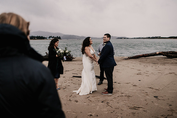 Nicholas-Christina-Salmonberry-Inn-Lincoln-City-Oregon-Elopement-Photos-8546