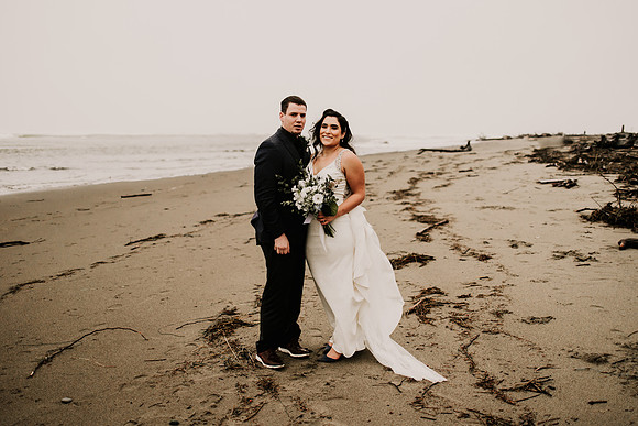 Nicholas-Christina-Salmonberry-Inn-Lincoln-City-Oregon-Elopement-Photos-8217