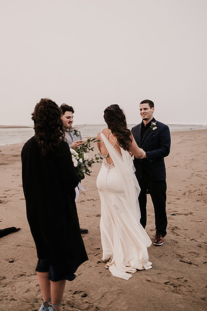 Nicholas-Christina-Salmonberry-Inn-Lincoln-City-Oregon-Elopement-Photos-8573