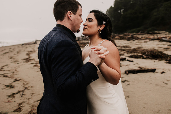 Nicholas-Christina-Salmonberry-Inn-Lincoln-City-Oregon-Elopement-Photos-8260