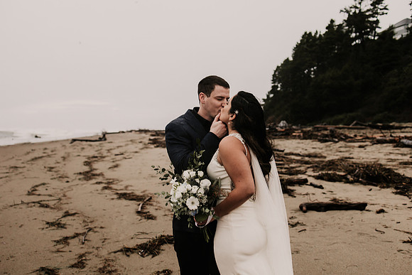 Nicholas-Christina-Salmonberry-Inn-Lincoln-City-Oregon-Elopement-Photos-8305