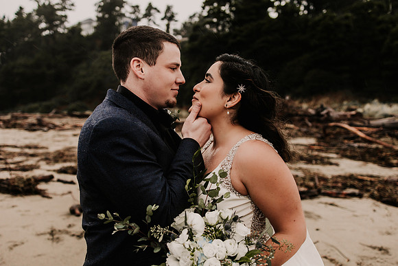 Nicholas-Christina-Salmonberry-Inn-Lincoln-City-Oregon-Elopement-Photos-8296
