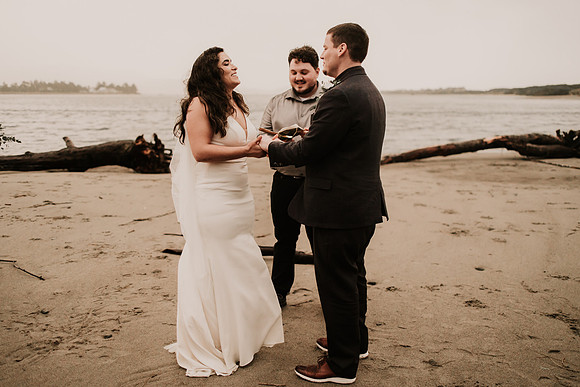 Nicholas-Christina-Salmonberry-Inn-Lincoln-City-Oregon-Elopement-Photos-8598