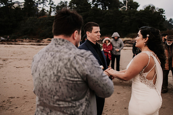 Nicholas-Christina-Salmonberry-Inn-Lincoln-City-Oregon-Elopement-Photos-8570