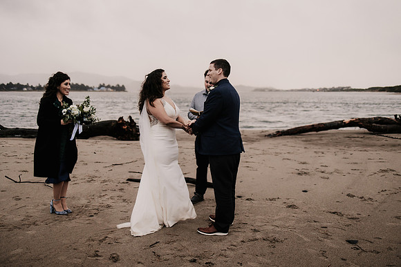 Nicholas-Christina-Salmonberry-Inn-Lincoln-City-Oregon-Elopement-Photos-8559