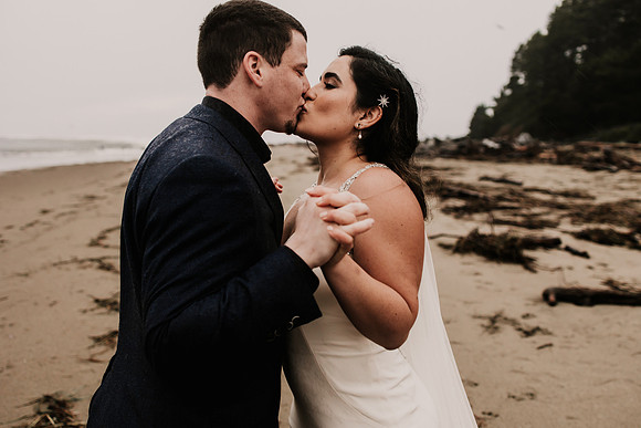 Nicholas-Christina-Salmonberry-Inn-Lincoln-City-Oregon-Elopement-Photos-8261