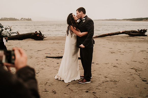 Nicholas-Christina-Salmonberry-Inn-Lincoln-City-Oregon-Elopement-Photos-8605