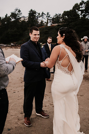 Nicholas-Christina-Salmonberry-Inn-Lincoln-City-Oregon-Elopement-Photos-8571