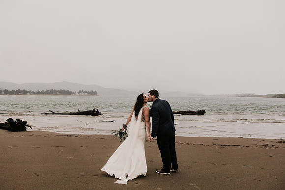 Nicholas-Christina-Salmonberry-Inn-Lincoln-City-Oregon-Elopement-Photos-8332
