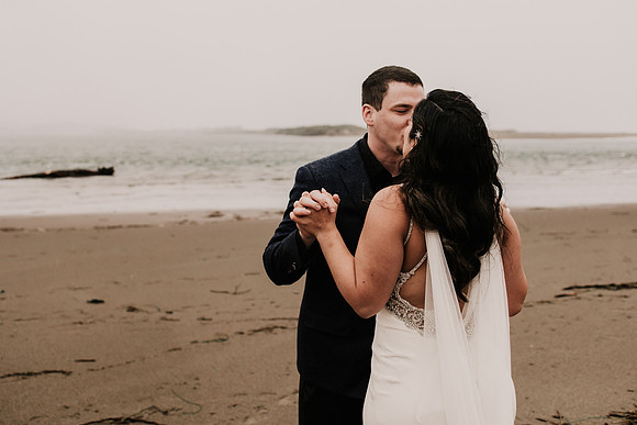Nicholas-Christina-Salmonberry-Inn-Lincoln-City-Oregon-Elopement-Photos-8266