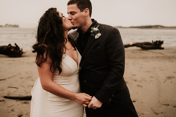 Nicholas-Christina-Salmonberry-Inn-Lincoln-City-Oregon-Elopement-Photos-8610