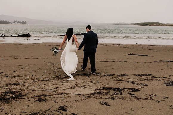 Nicholas-Christina-Salmonberry-Inn-Lincoln-City-Oregon-Elopement-Photos-8319