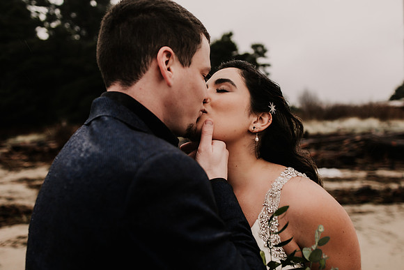 Nicholas-Christina-Salmonberry-Inn-Lincoln-City-Oregon-Elopement-Photos-8301