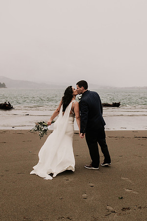 Nicholas-Christina-Salmonberry-Inn-Lincoln-City-Oregon-Elopement-Photos-8337