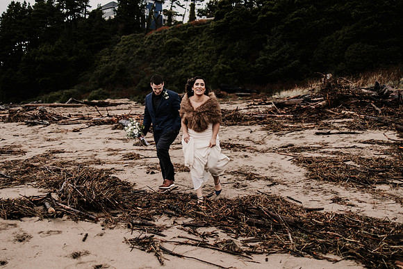Nicholas-Christina-Salmonberry-Inn-Lincoln-City-Oregon-Elopement-Photos-8544