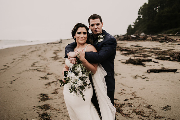 Nicholas-Christina-Salmonberry-Inn-Lincoln-City-Oregon-Elopement-Photos-8241