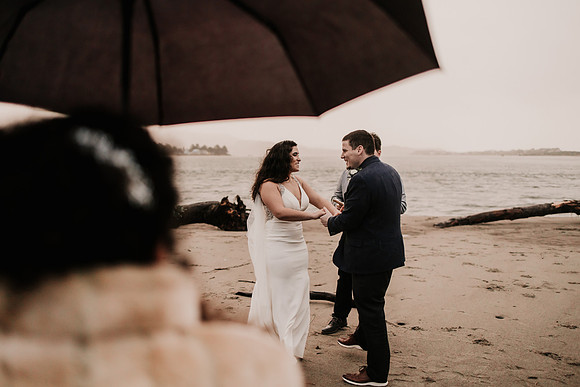 Nicholas-Christina-Salmonberry-Inn-Lincoln-City-Oregon-Elopement-Photos-8577
