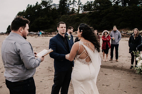 Nicholas-Christina-Salmonberry-Inn-Lincoln-City-Oregon-Elopement-Photos-8553