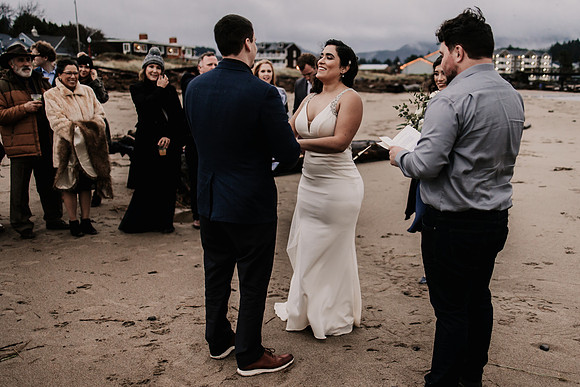Nicholas-Christina-Salmonberry-Inn-Lincoln-City-Oregon-Elopement-Photos-8549