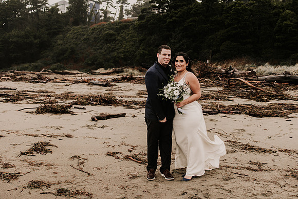 Nicholas-Christina-Salmonberry-Inn-Lincoln-City-Oregon-Elopement-Photos-8292