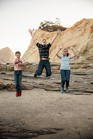 Cape-Kiwanda-Oregon-Family-Photos-2025 (17 of 65)