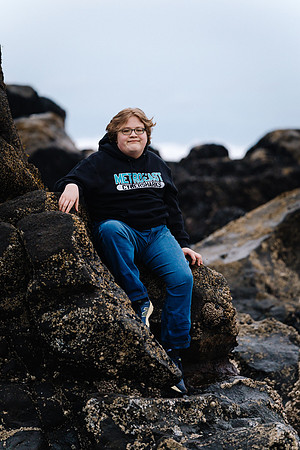 Alex-Senior-Photos-2024-DepoeBAY-Oregon (19 of 32)