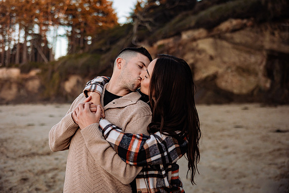 Alec-Mihkaela-Fogarty-Creek-Engagement-43